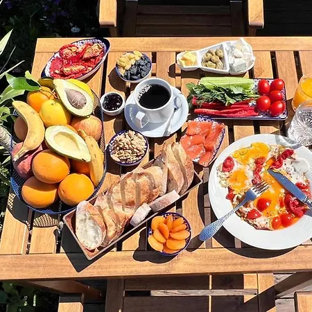 Sofia Ada Bed & Breakfast *